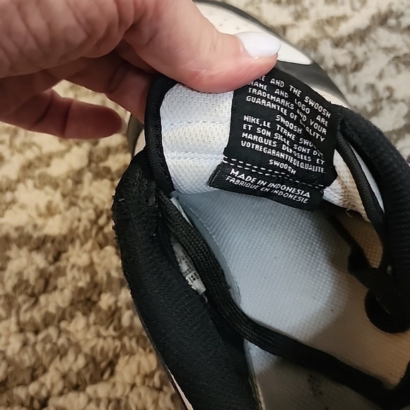 Nike Men’s Black and White Low-Top Sneakers with Swoosh